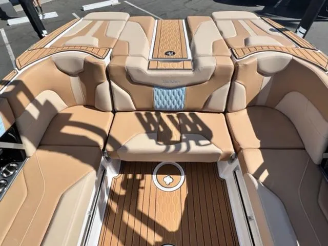 Slide: The Image of MasterCraft XT20 2024 - 15