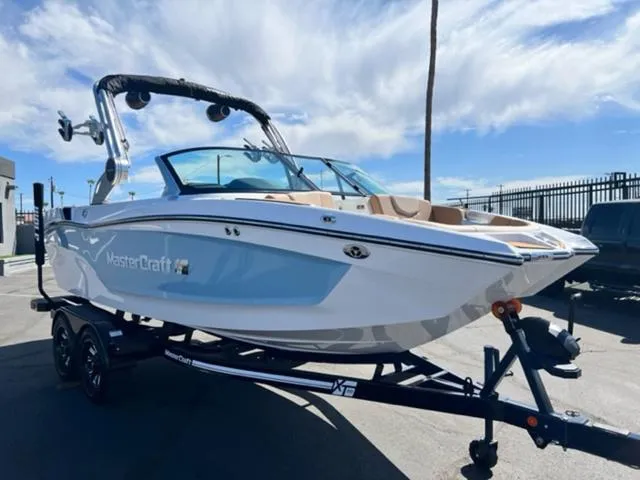 Slide: The Image of MasterCraft XT20 2024 - 4