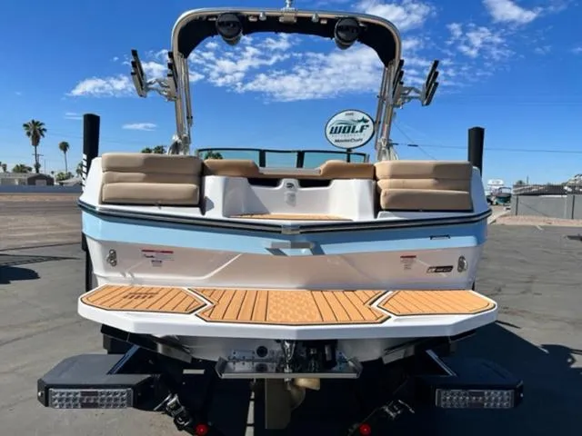 Slide: The Image of MasterCraft XT20 2024 - 7