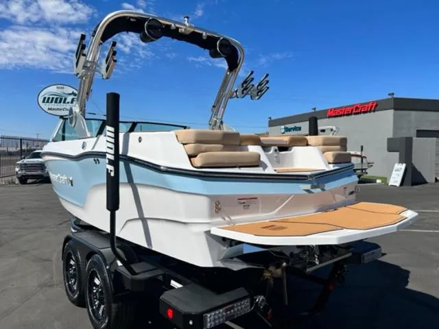 Slide: The Image of MasterCraft XT20 2024 - 8