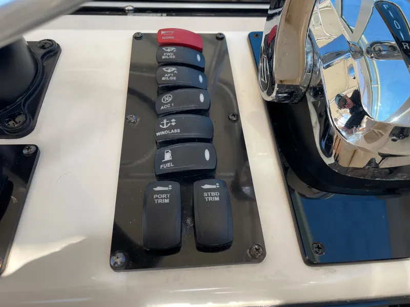 Slide: The Image of Pursuit 3070 Offshore 2005 - 50