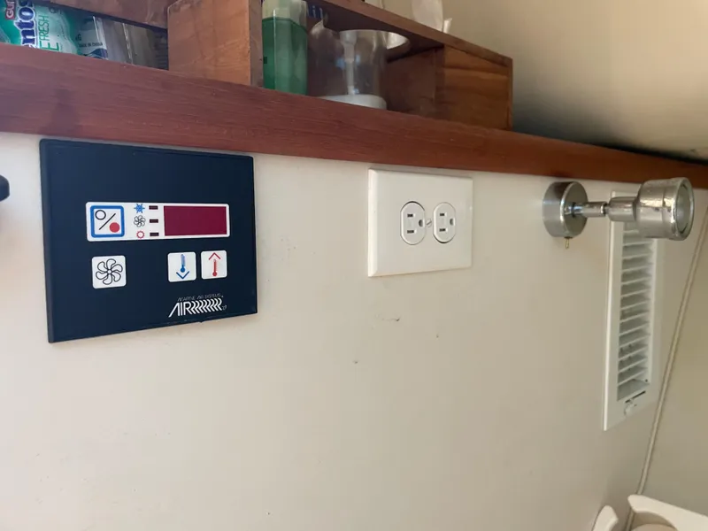 Slide: The Image of Pursuit 3070 Offshore 2005 - 58