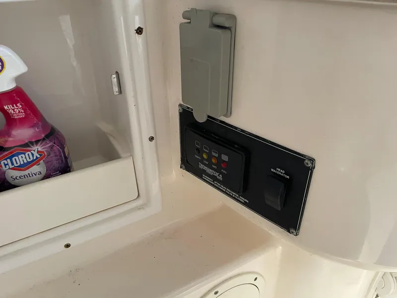 Slide: The Image of Pursuit 3070 Offshore 2005 - 67