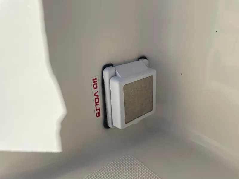 Slide: The Image of Pursuit 3070 Offshore 2005 - 76