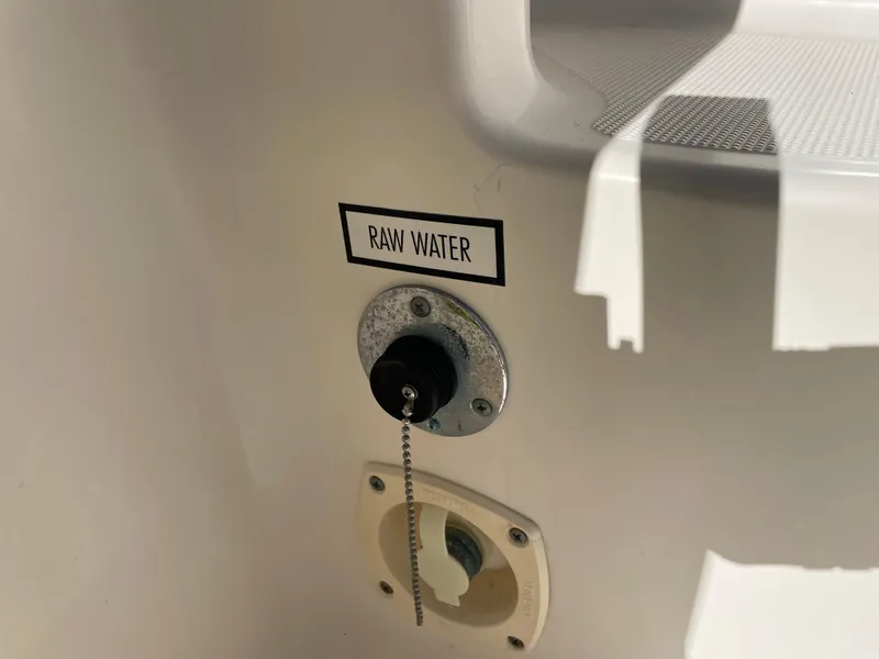 Slide: The Image of Pursuit 3070 Offshore 2005 - 79