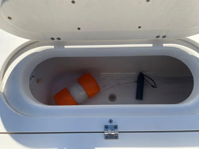 Slide: The Image of Pursuit 3070 Offshore 2005 - 82