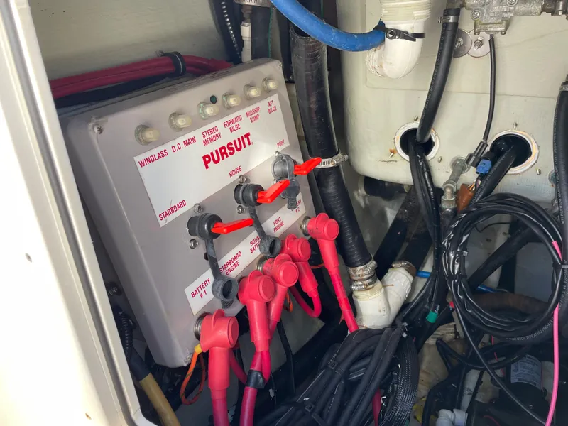 Slide: The Image of Pursuit 3070 Offshore 2005 - 83