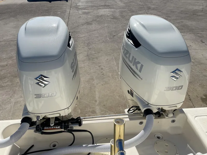 Slide: The Image of Pursuit 3070 Offshore 2005 - 85