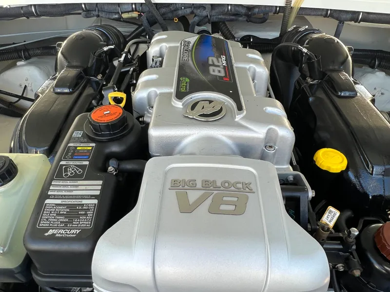 Slide: The Image of 2013 Formula 270 Bowrider engine, Big Block V8, Mercury Marine. - 27