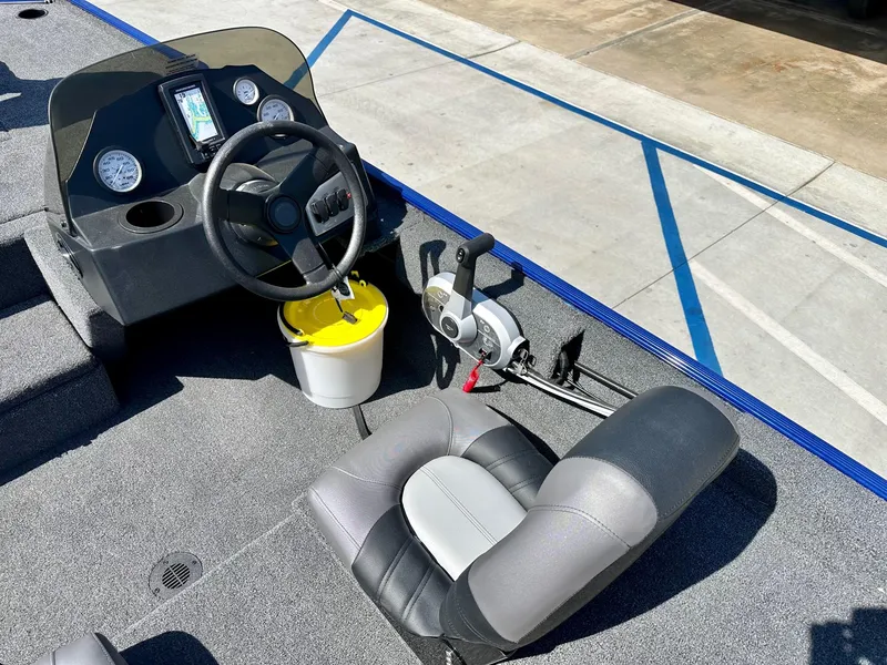 Slide: The Image of Crestliner 1600 Storm w/ 40HP Mercury Fourstroke! 2024 - 10