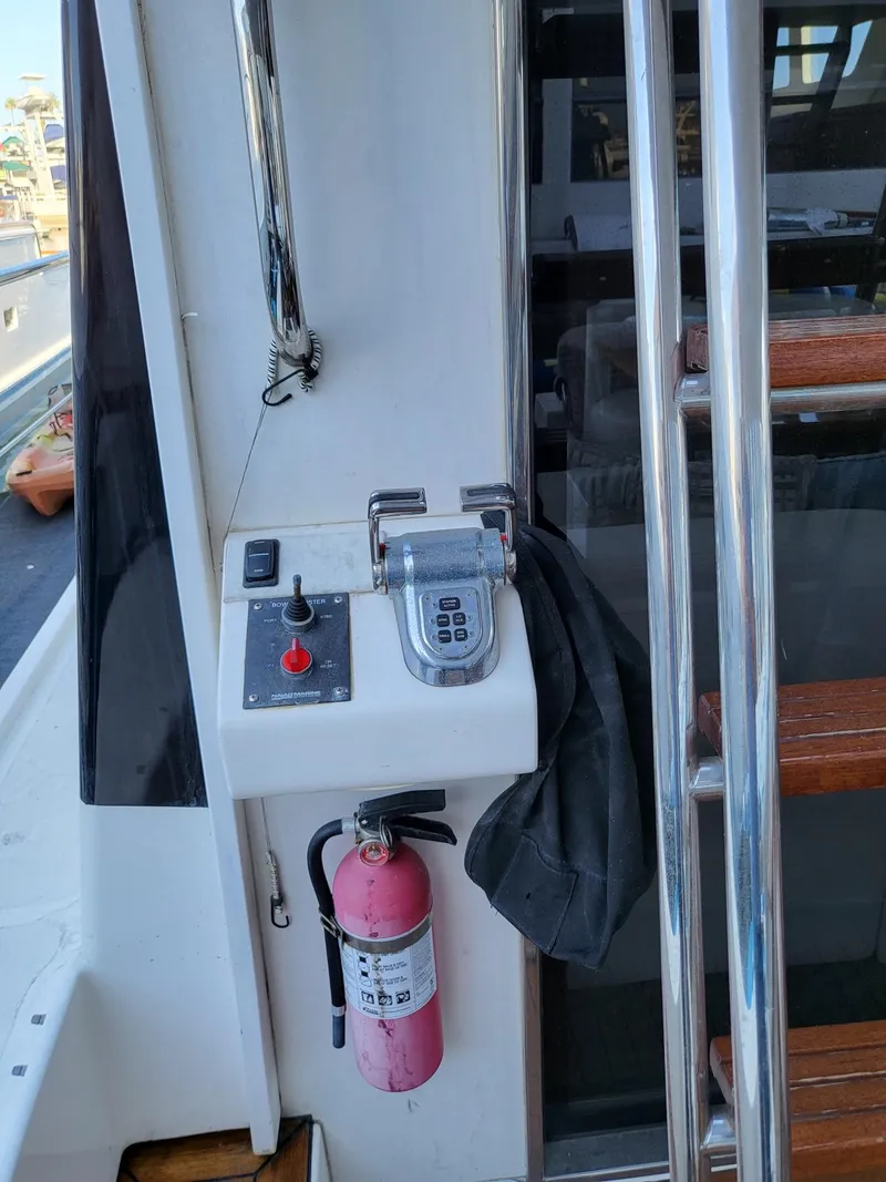 Slide: The Image of Control panel and fire extinguisher on 2005 Pacific Mariner 65 SE Motoryacht. - 14