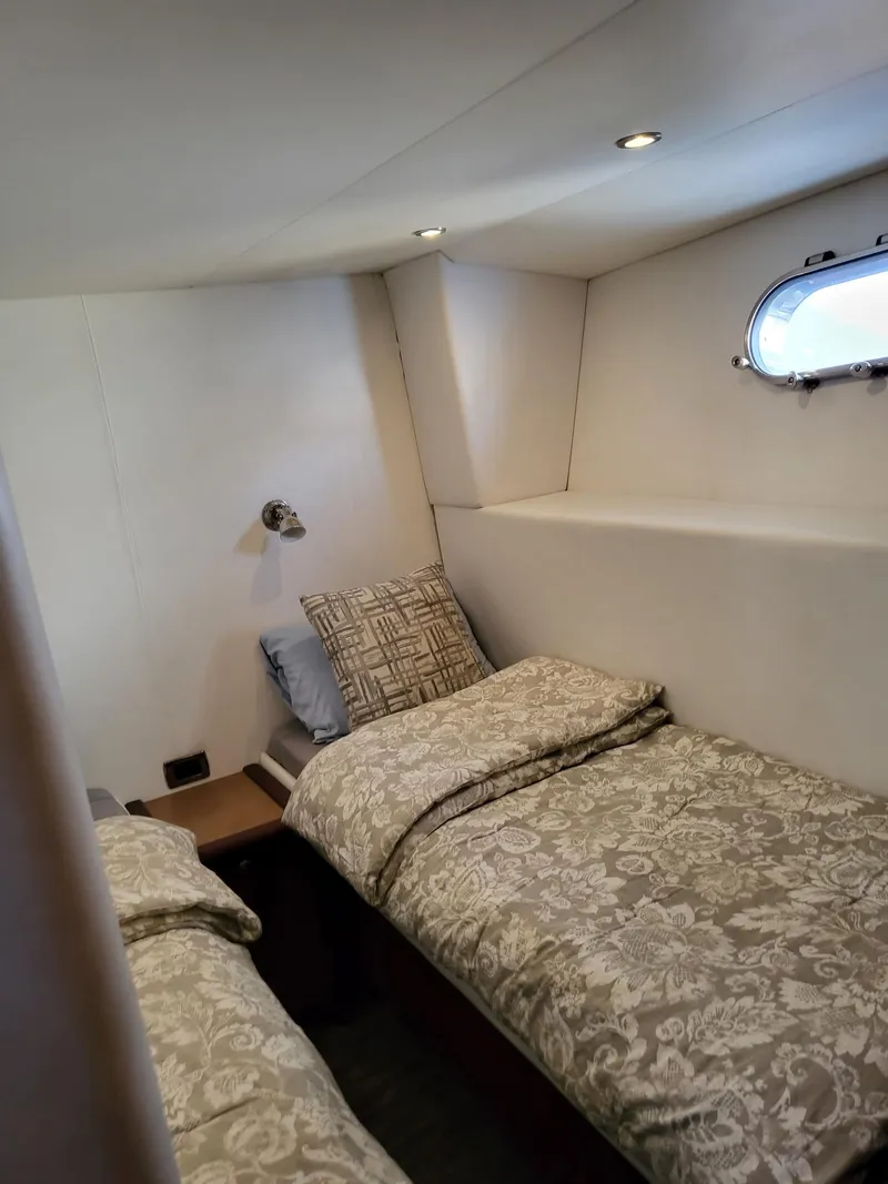 Slide: The Image of 2005 Pacific Mariner 65 SE Motoryacht cabin with twin beds and elegant bedding. - 21