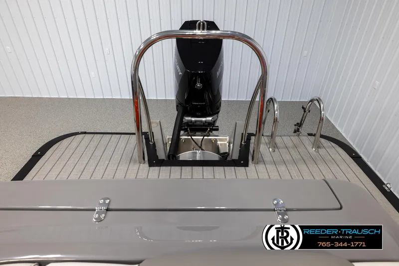 Slide: The Image of 2024 Avalon 2785 Excalibur EL boat rear view with motor and ladder. - 33