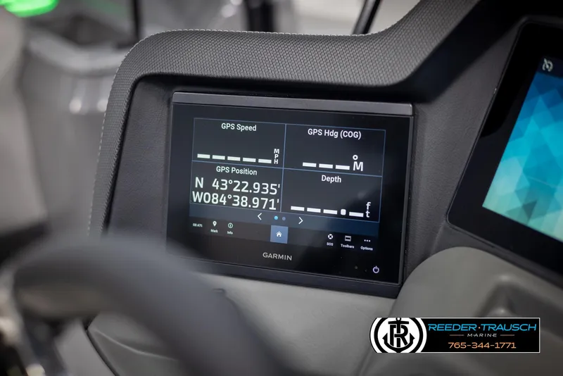 Slide: The Image of 2024 Avalon 2785 Excalibur EL GPS navigation display. - 48