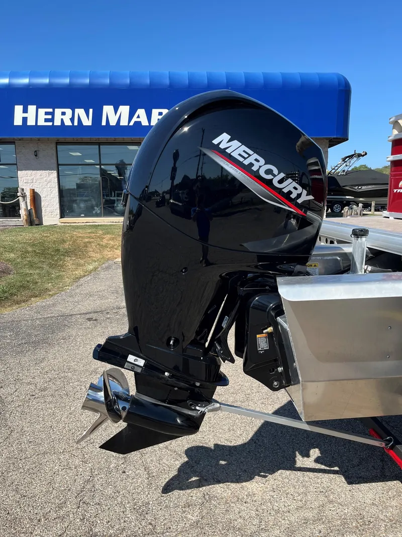 Slide: The Image of 2024 Sun Tracker Party Barge 22 RF XP3 with Mercury outboard motor at dealership. - 16