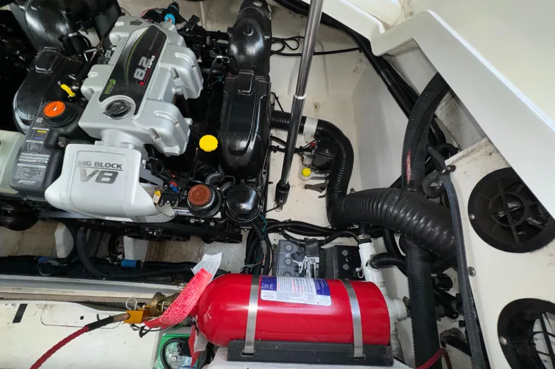 Slide: The Image of Sea Ray SLX 350 2015 - 59