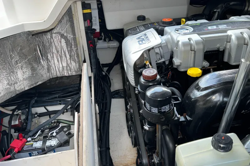 Slide: The Image of Sea Ray SLX 350 2015 - 57