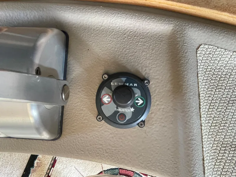 Slide: The Image of Lewmar thruster control on 1998 Bayliner 4788 Pilot House Motoryacht. - 48