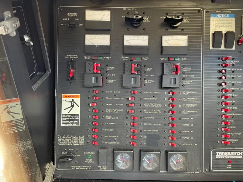 Slide: The Image of Bayliner 4788 Pilot House Motoryacht 1998 - 73