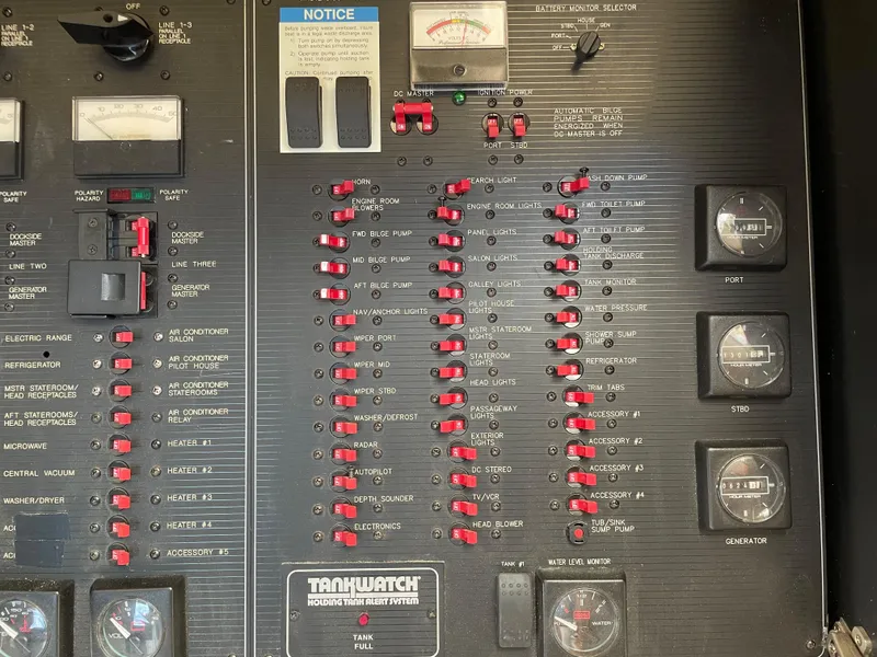 Slide: The Image of Bayliner 4788 Pilot House Motoryacht 1998 - 74