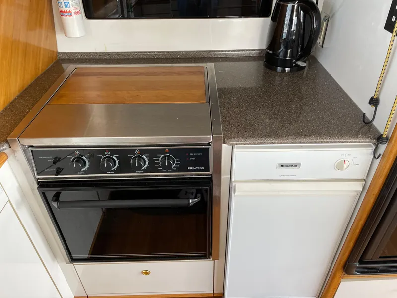 Slide: The Image of Bayliner 4788 Pilot House Motoryacht 1998 - 75