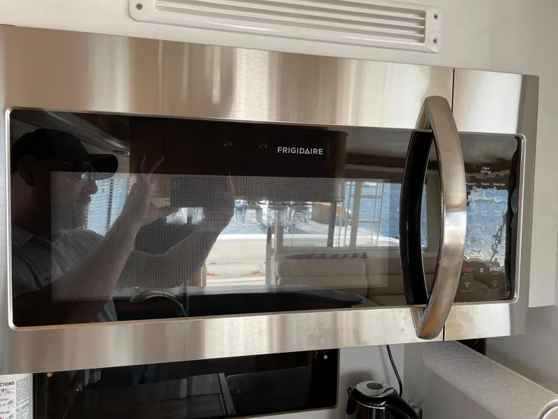 Slide: The Image of Bayliner 4788 Pilot House Motoryacht 1998 - 76