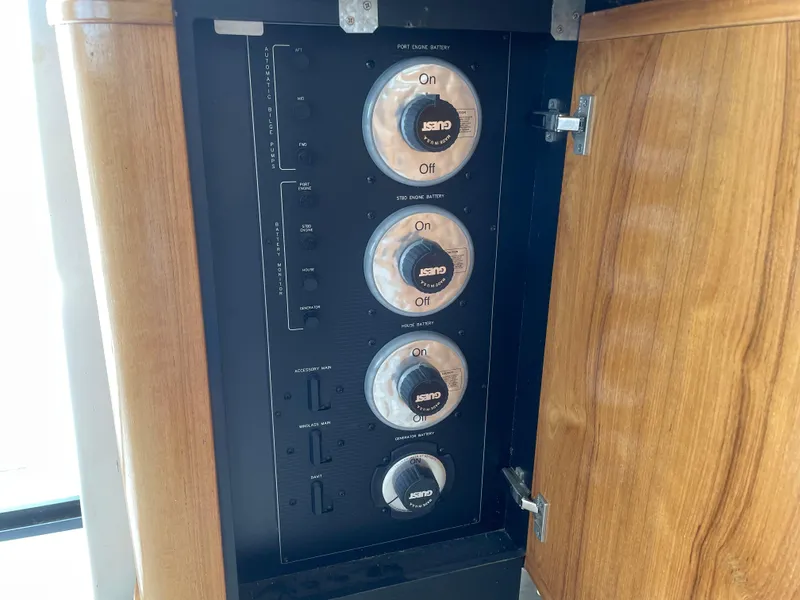 Slide: The Image of Bayliner 4788 Pilot House Motoryacht 1998 - 79