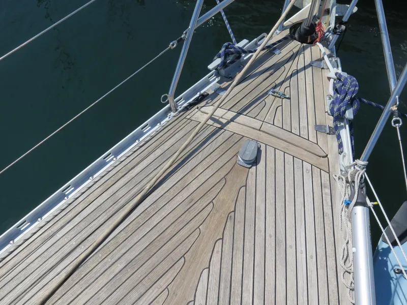 Slide: The Image of Deck of 2002 Arcona 355 Sloop with teak wood and rigging. - 38