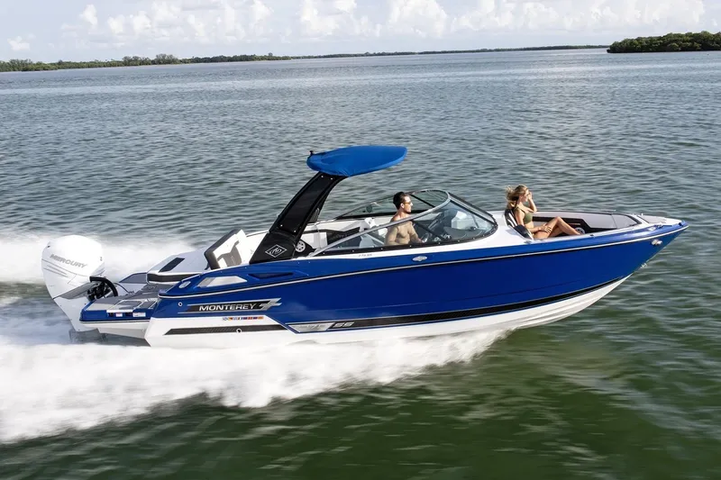 Slide: The Image of 2024 Monterey 275 Super Sport boat cruising on open water. - 10