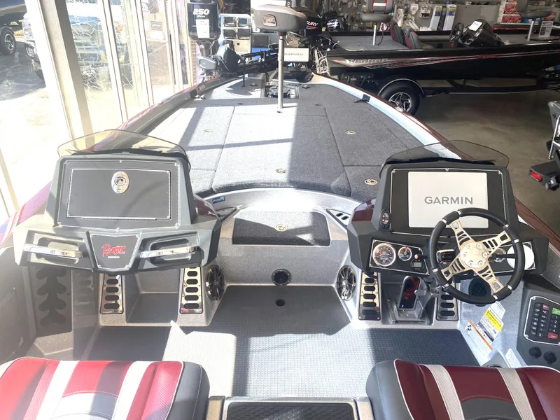 Slide: The Image of 2021 Ranger Z521L boat interior with dual consoles and Garmin navigation system. - 15