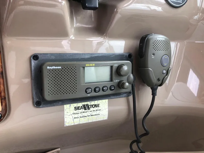 Slide: The Image of 2002 Maxum 3300 SCR boat radio and communication system. - 15