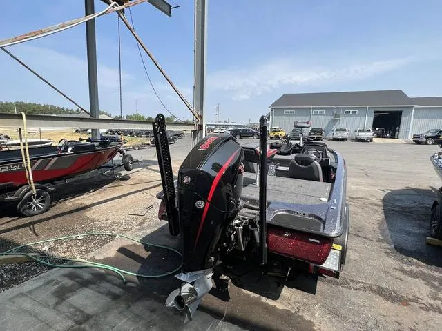 Slide: The Image of 2023 Caymas CX20 Pro boat console with Humminbird display and Minn Kota trolling motor. - 4