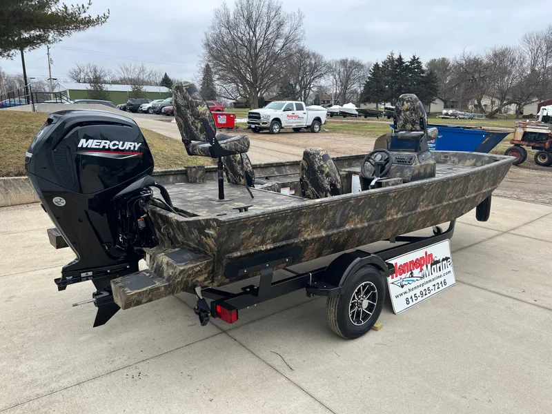 Slide: The Image of 2024 Lund 1870 Predator SC boat with Mercury engine on trailer. - 6