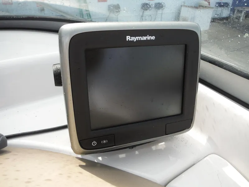 Slide: The Image of Raymarine display on 2006 Four Winns 255 Sundowner boat dashboard. - 17