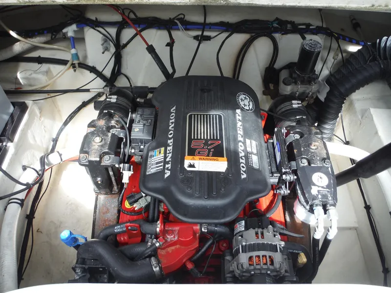 Slide: The Image of 2006 Four Winns 255 Sundowner engine compartment with Volvo Penta 5.7 GXi engine. - 21