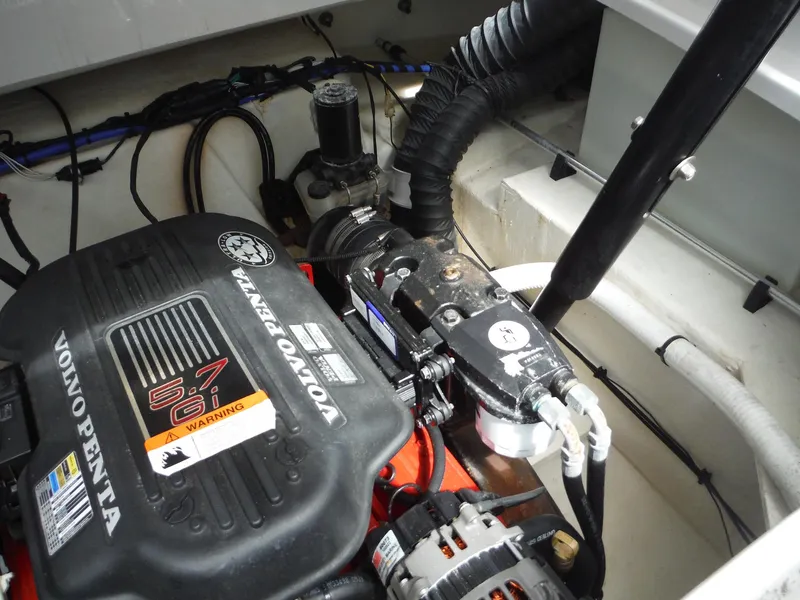 Slide: The Image of 2006 Four Winns 255 Sundowner engine compartment with Volvo Penta 5.7 Gi engine. - 23