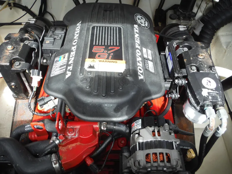 Slide: The Image of 2006 Four Winns 255 Sundowner engine compartment with Volvo Penta 5.7 Gi engine. - 25