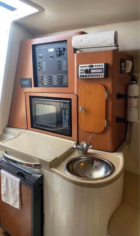 Slide: The Image of 2007 Hydra-Sports 2900VX boat cabin with kitchenette and control panel. - 19