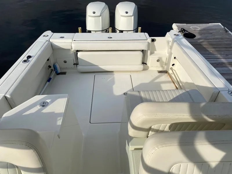 Slide: The Image of 2007 Hydra-Sports 2900VX boat interior with twin outboard engines. - 9