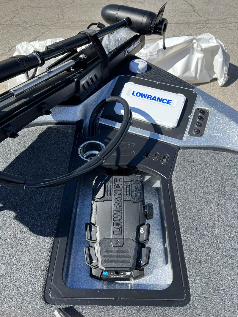 Slide: The Image of 2024 Ranger Z519 Ranger Cup Equipped boat with Lowrance electronics. - 7