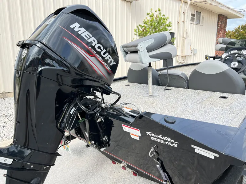 Slide: The Image of 2015 Tracker Pro Team 175 TXW boat with Mercury outboard motor. - 5