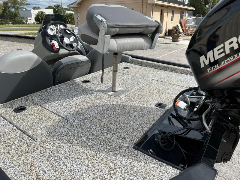 Slide: The Image of 2015 Tracker Pro Team 175 TXW fishing boat with Mercury FourStroke engine. - 9