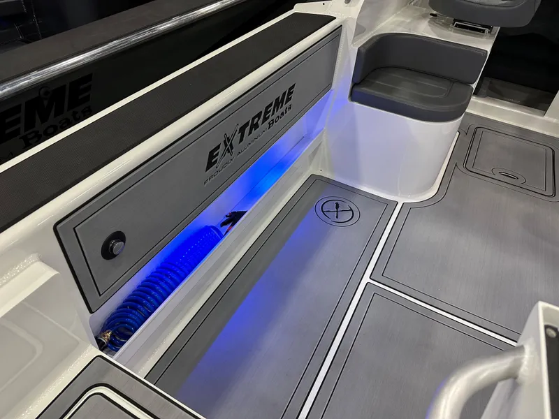 Slide: The Image of Port Side Gunnel w/Lights and Knee Hand Wash - 8