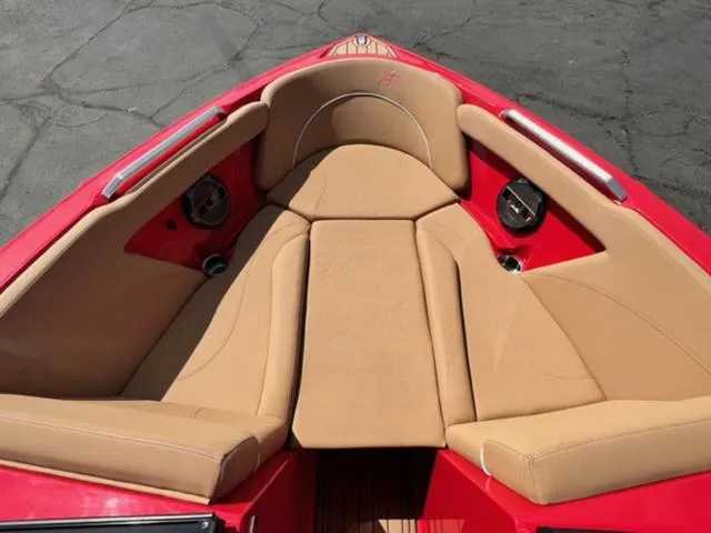 Slide: The Image of 2019 MasterCraft XT25 boat with tan seating and red interior. - 18
