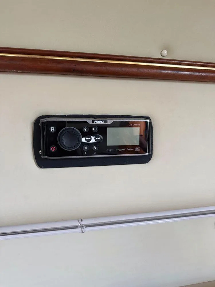 Slide: The Image of Fusion stereo system on 2002 Cruisers Yachts 3372 Express. - 23