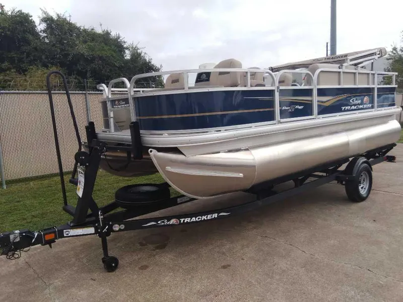 Slide: The Image of 2024 Sun Tracker Bass Buggy 18 DLX pontoon boat on trailer. - 3