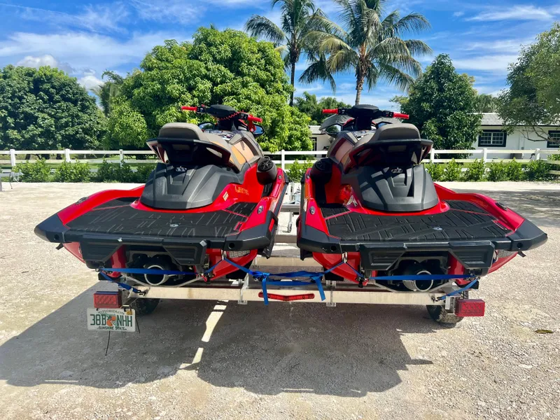 Slide: The Image of 2022 Yamaha WaveRunner VX Cruisers Limited on trailer, parked outdoors. - 10