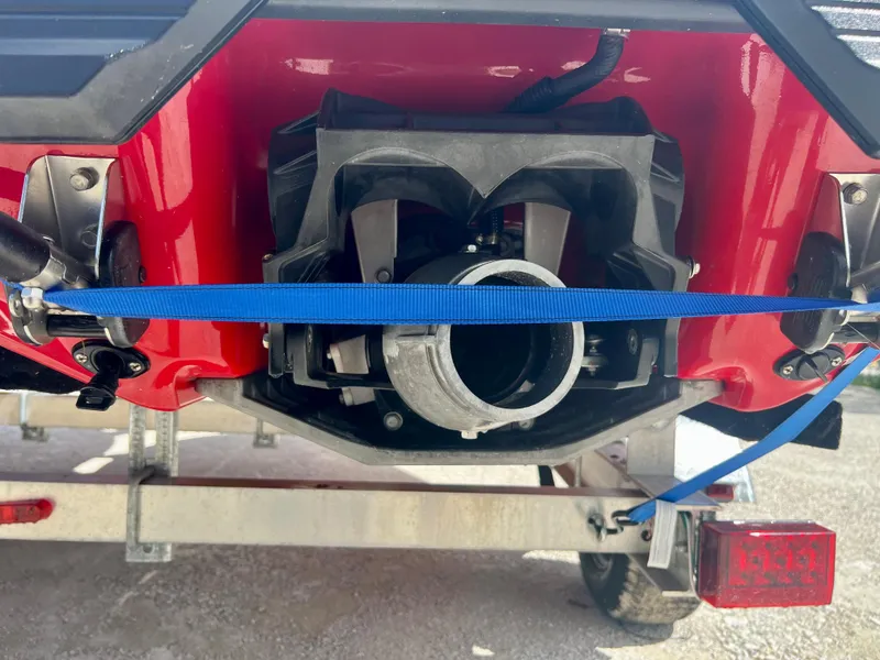 Slide: The Image of 2022 Yamaha WaveRunner VX Cruisers Limited rear view on trailer. - 14