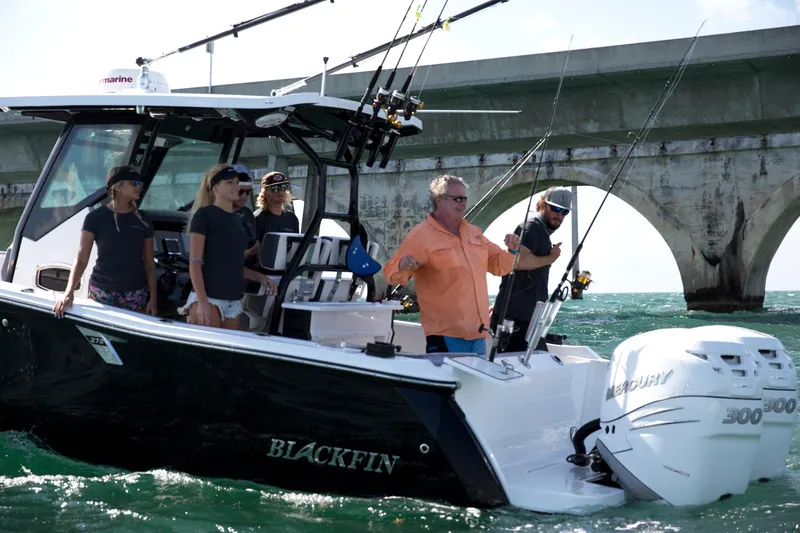 Slide: The Image of Blackfin 272CC 2023 - 60