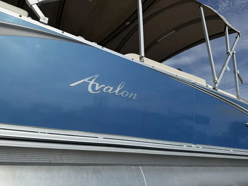 Slide: The Image of Avalon 2385 LSZ QL 2023 - 15